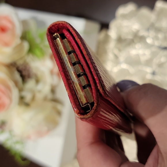 Authentic Louis Vuitton Epi key case - Picture 4 of 8
